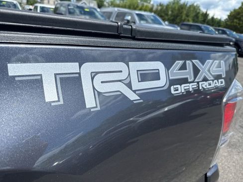 Used 2021 Toyota Tacoma TRD Off-Road w/ Technology Package AWD/4WD image 14