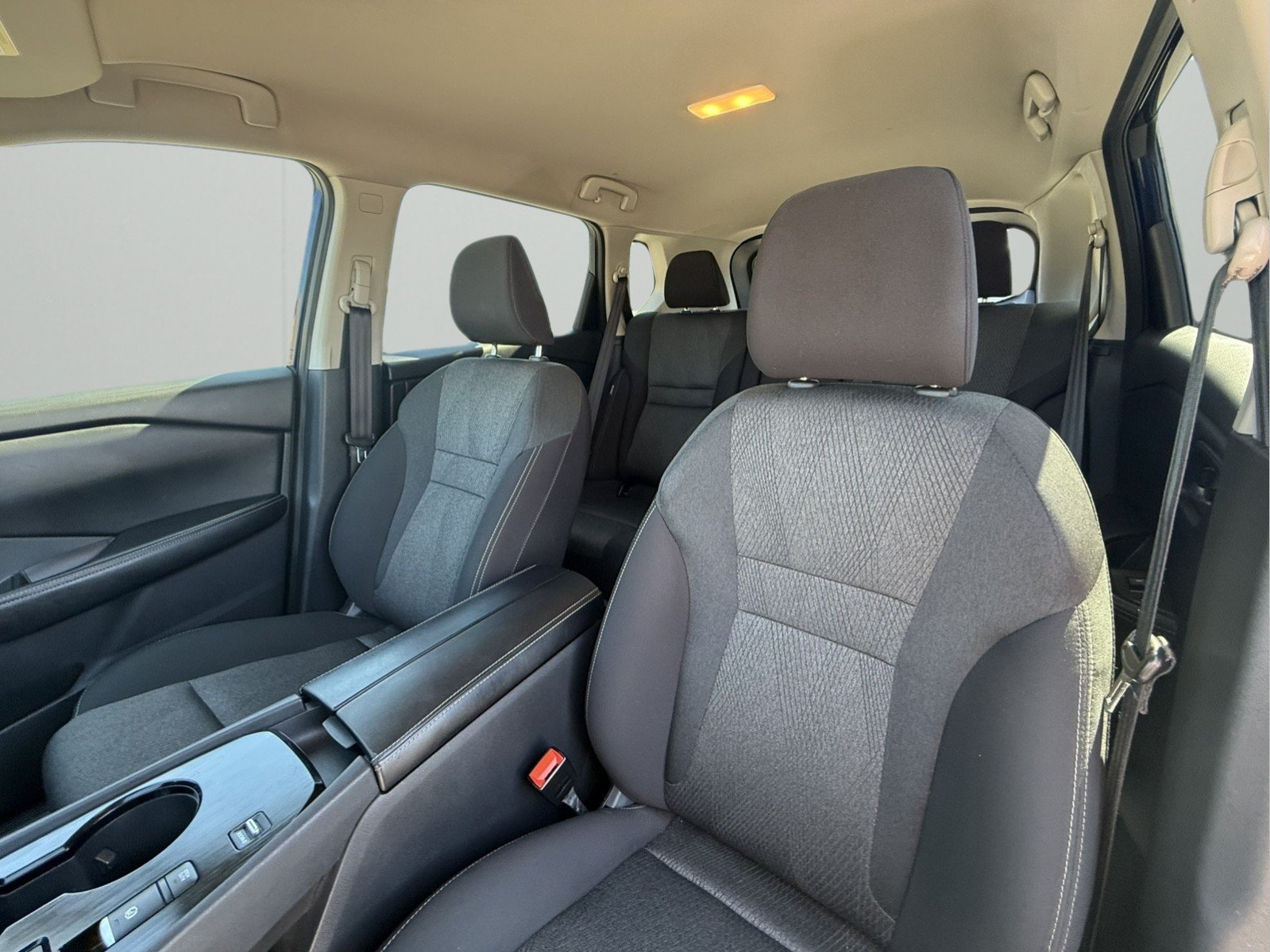 Used 2025 Nissan Rogue SV FWD image 10