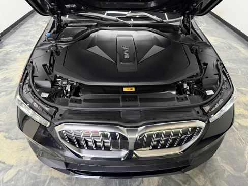 Used 2024 BMW i5 eDrive40i w/ M Sport Package image 27