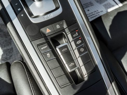 Used 2024 Porsche 718 Boxster w/ Premium Package RWD image 11