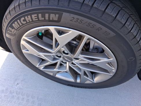 Certified 2025 Genesis GV70 2.5T image 18