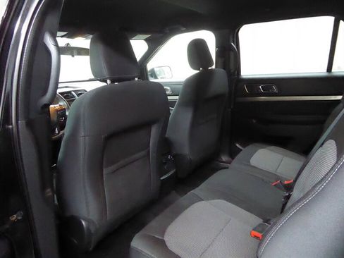 Used 2018 Ford Explorer XLT image 23