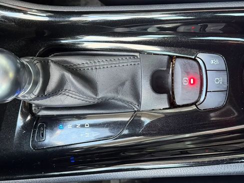 Used 2019 Toyota C-HR Limited image 22