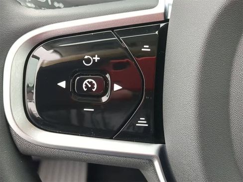 New 2025 Volvo XC90 B5 Plus w/ Protection Package Premier image 24