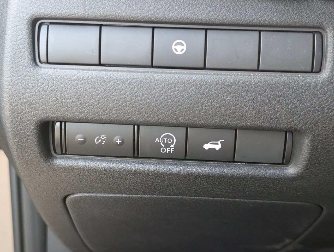 Certified 2025 Nissan Rogue SV FWD image 24