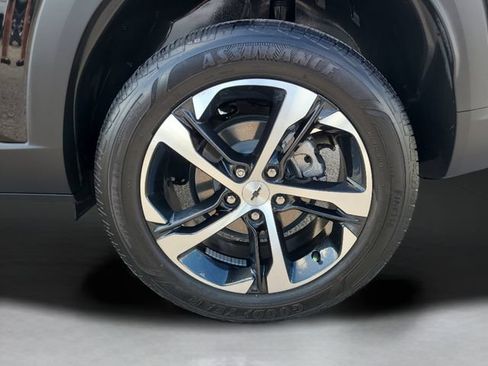 Used 2025 Chevrolet Trax RS w/ Driver Confidence Package FWD image 33