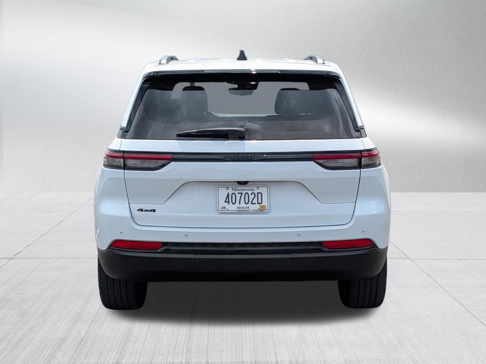 Used 2023 Jeep Grand Cherokee Altitude AWD/4WD image 6