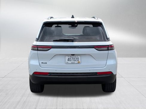 Used 2023 Jeep Grand Cherokee Altitude AWD/4WD image 6
