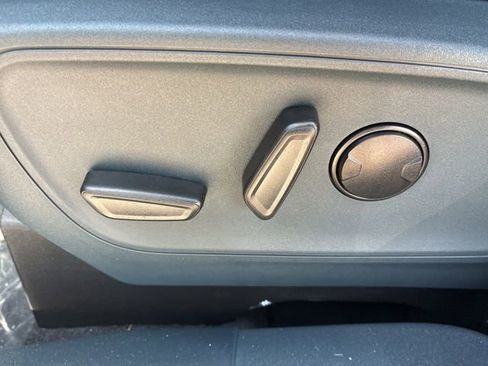 New 2025 Ford Maverick XLT w/ XLT Luxury Package image 18