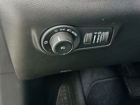 Used 2022 Jeep Compass Latitude image 17