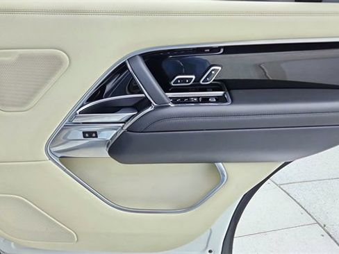 Used 2023 Land Rover Range Rover Long Wheelbase Autobiography image 26