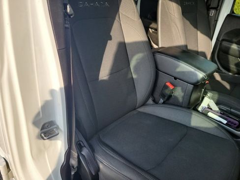 Used 2019 Jeep Wrangler Unlimited Sahara image 20