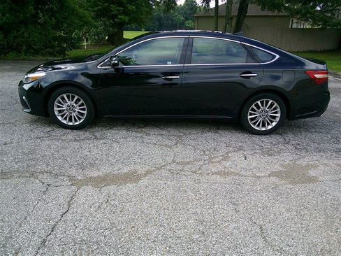 Used 2016 Toyota Avalon Limited w/ Toyota Safety Sense Package FWD image 2