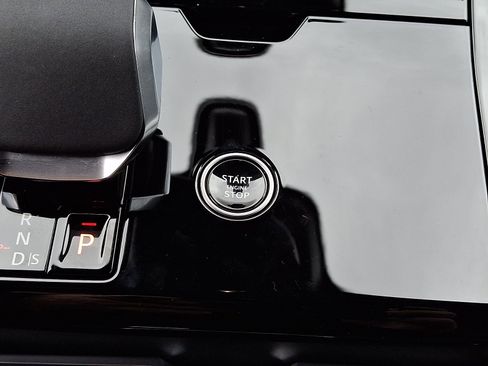 Used 2025 Land Rover Range Rover Sport Dynamic SE image 26