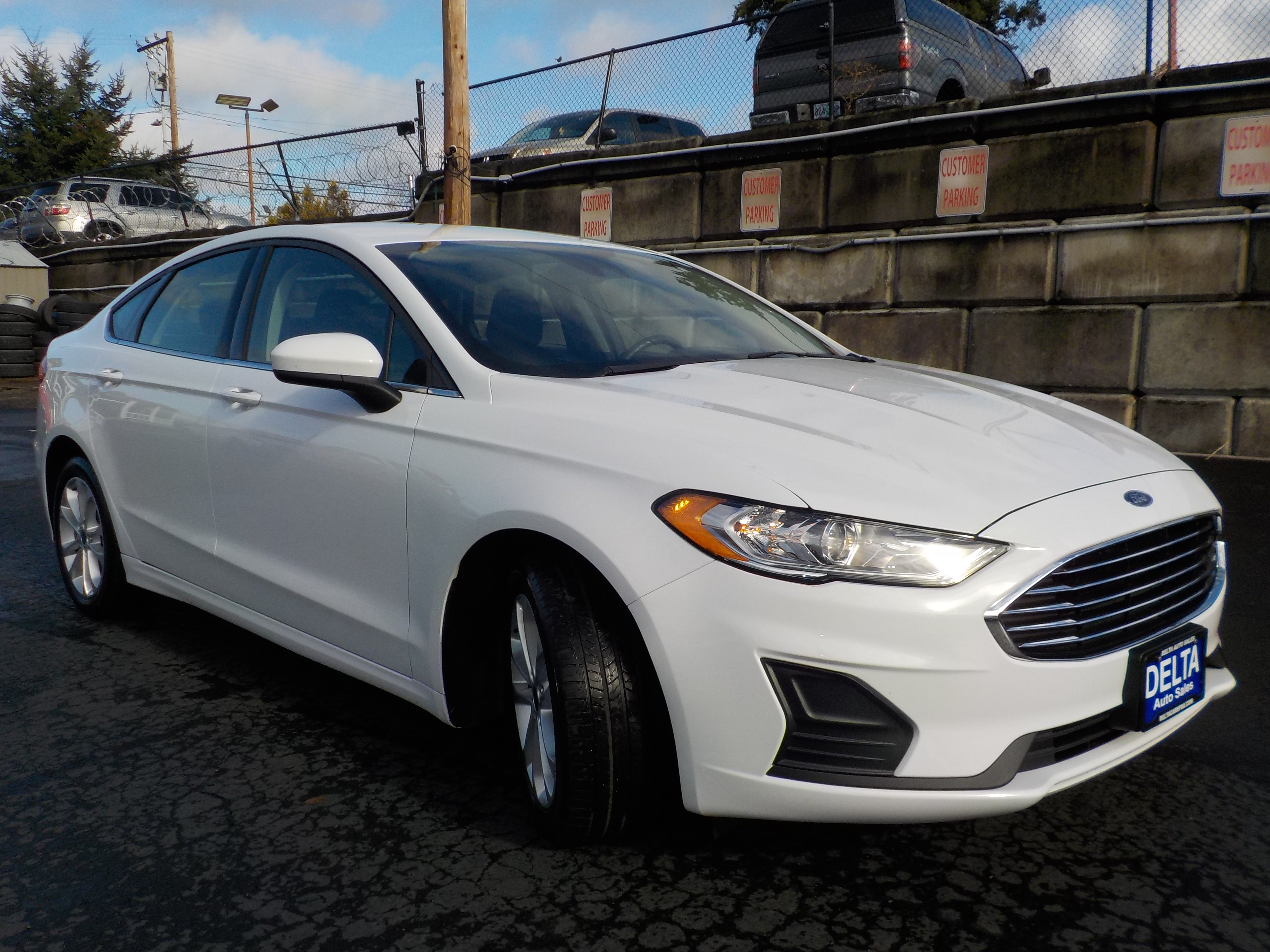 Used 2020 Ford Fusion SE FWD image 1