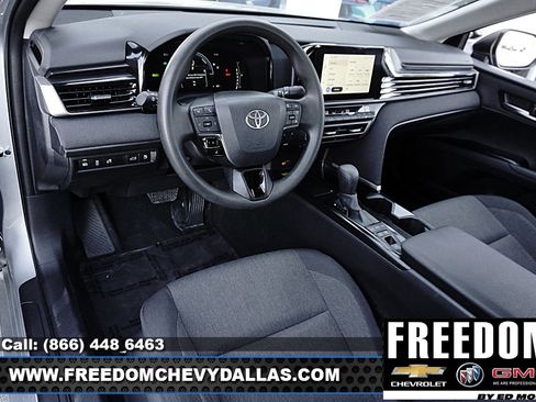 Used 2025 Toyota Camry LE image 6