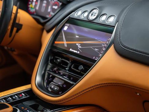 Used 2022 Aston Martin DBX image 29