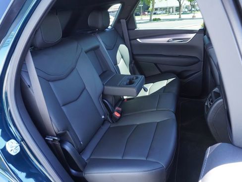 Certified 2025 Cadillac XT5 Luxury FWD image 9