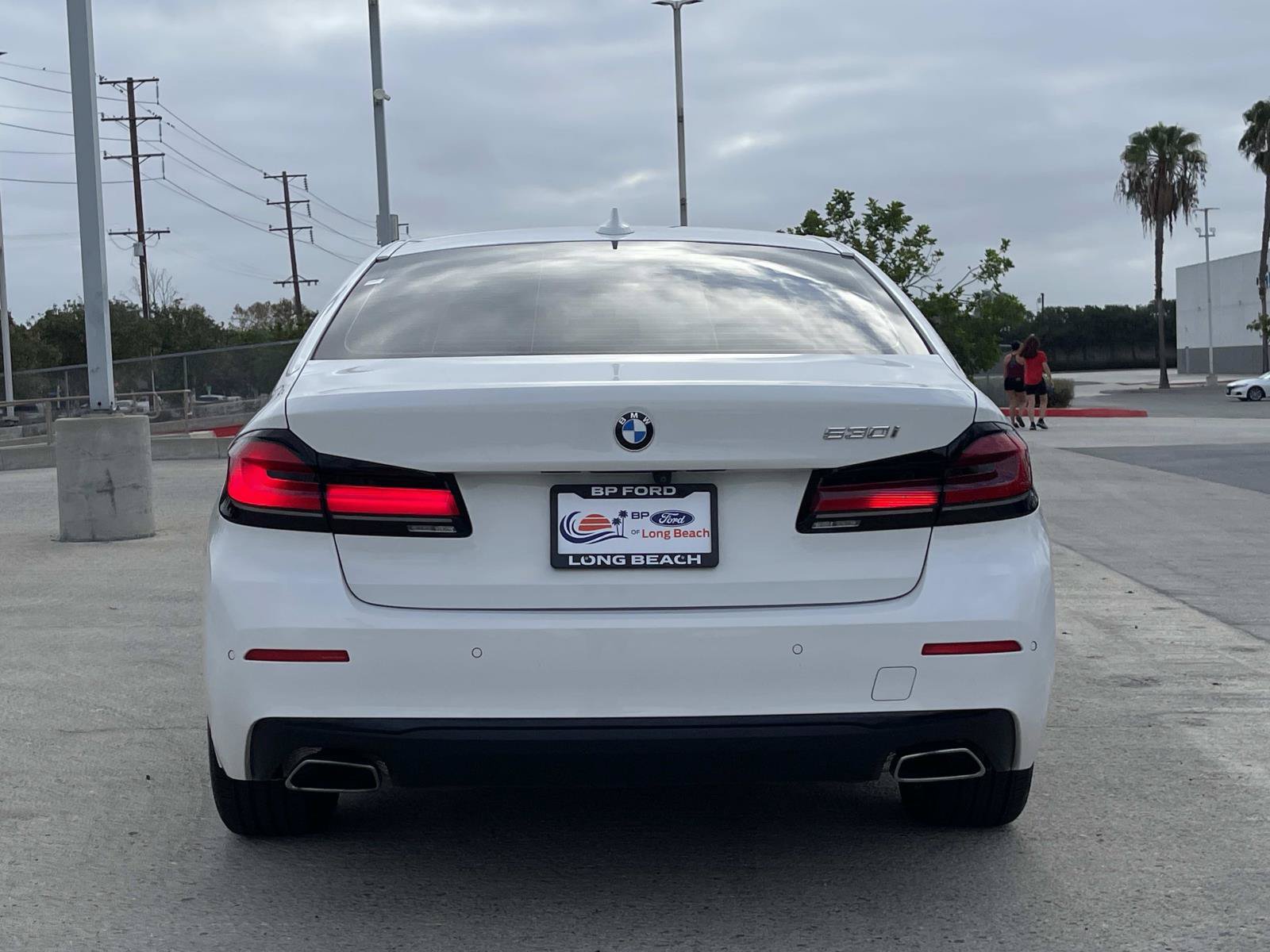 Used 2023 BMW 530i w/ Convenience Package RWD image 4
