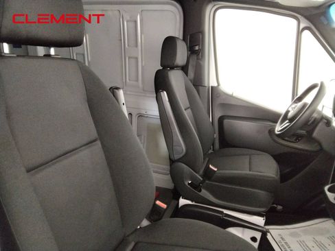 Used 2023 Mercedes-Benz Sprinter 2500 image 24
