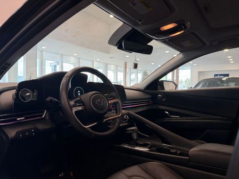 Used 2023 Hyundai Elantra Limited image 5