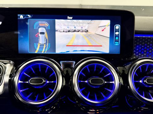 Used 2024 Mercedes-Benz GLB 250 image 31