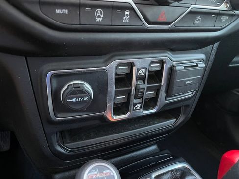 Used 2023 Jeep Gladiator Sport AWD/4WD image 19