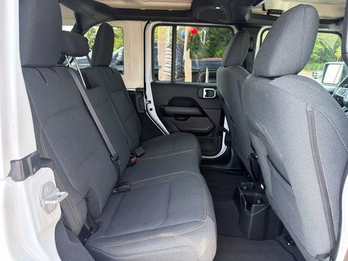 Used 2025 Jeep Wrangler Unlimited Sahara AWD/4WD image 26
