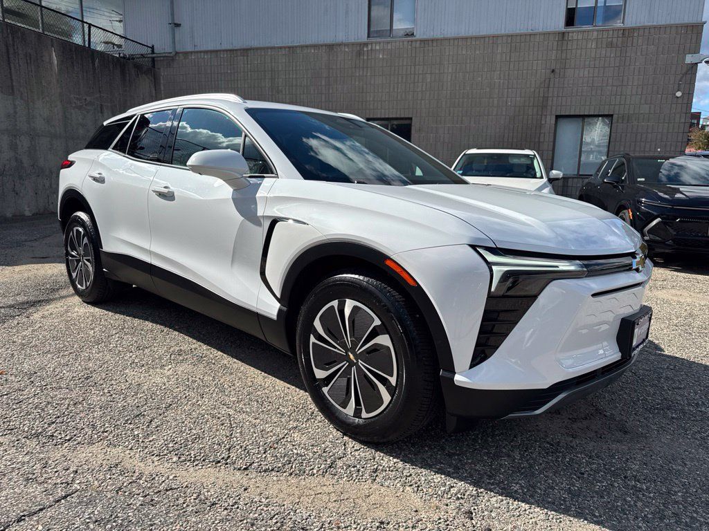 Used 2024 Chevrolet Blazer EV LT AWD/4WD image 9
