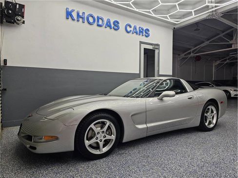 Used 2004 Chevrolet Corvette Coupe w/ Preferred Equipment Group image 2