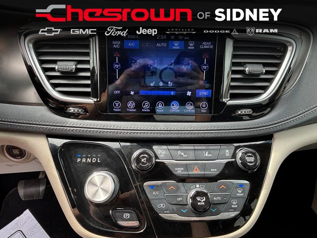Used 2017 Chrysler Pacifica Limited w/ UConnect Theater Package FWD image 21