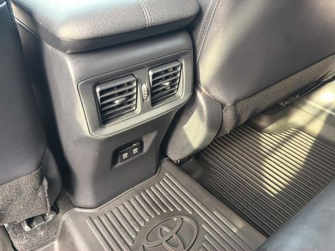 Used 2020 Toyota RAV4 XLE Premium image 18