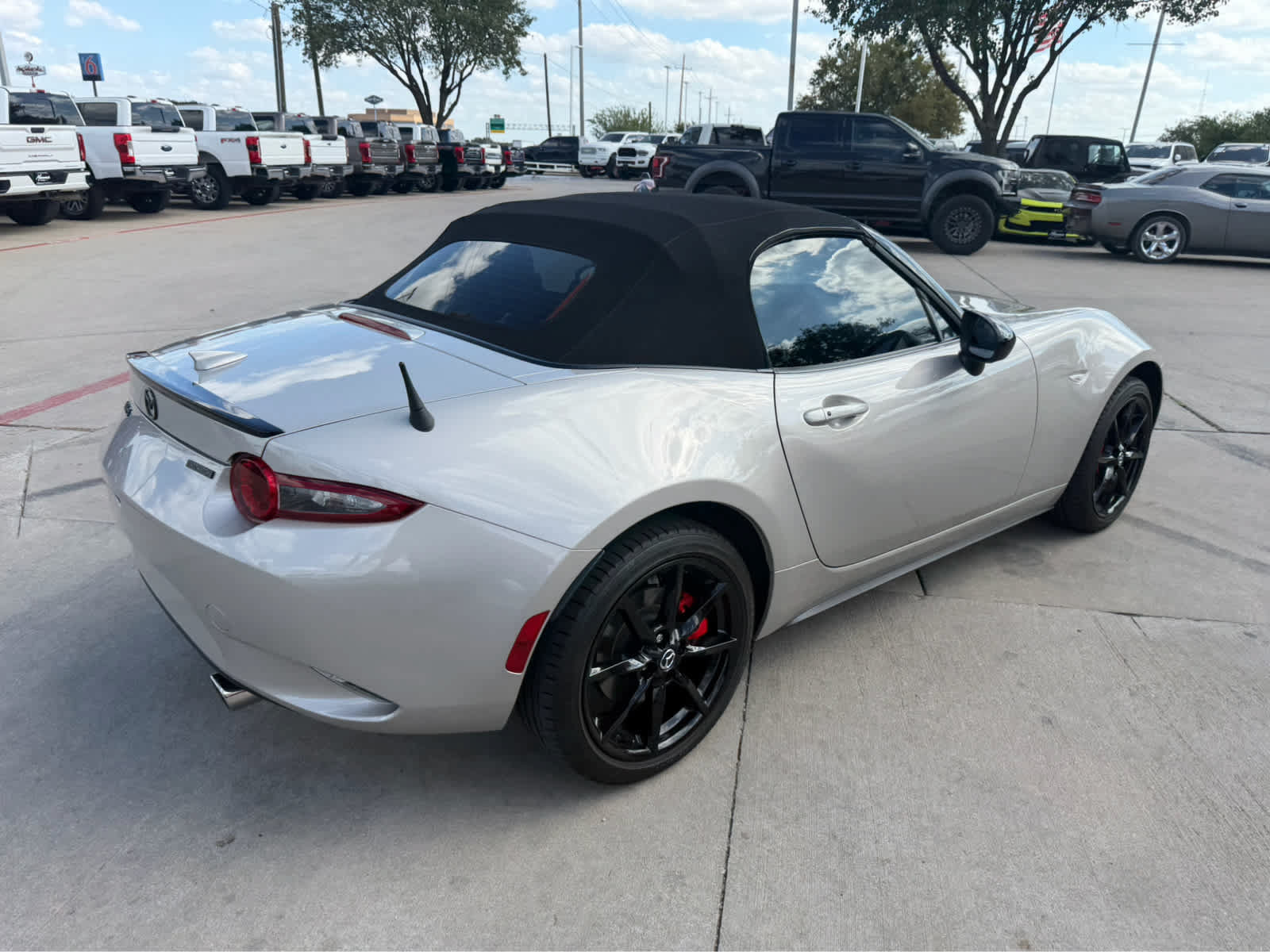 Used 2023 MAZDA MX-5 Miata Club RWD image 3