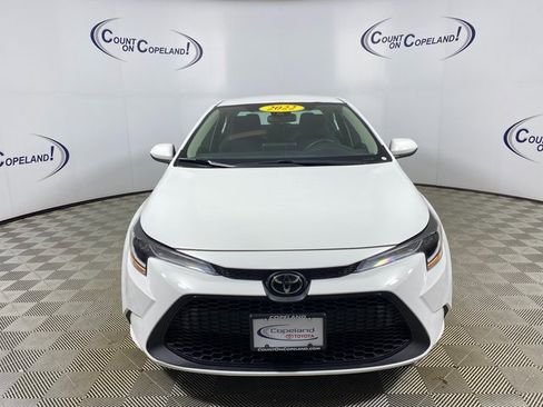 Certified 2022 Toyota Corolla LE image 2