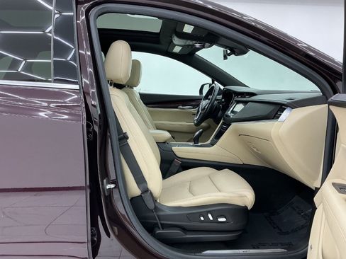 Used 2018 Cadillac XT5 Luxury w/ Driver Awareness Package FWD image 15