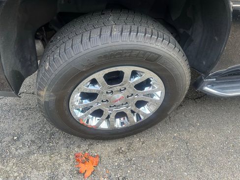 Used 2019 GMC Yukon SLT image 12