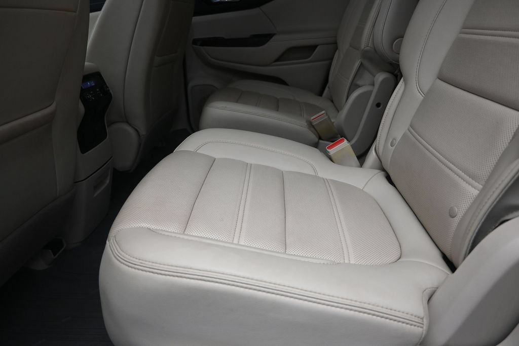 Used 2021 GMC Acadia Denali w/ Denali Technology Package FWD image 16