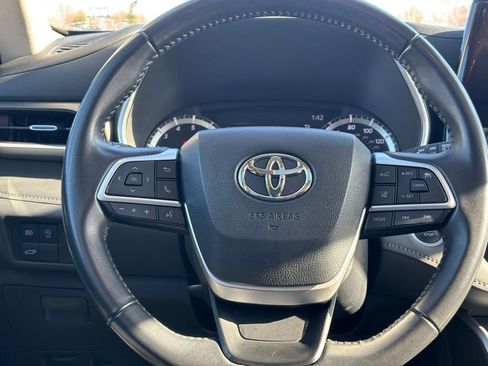 Used 2024 Toyota Highlander XLE image 14