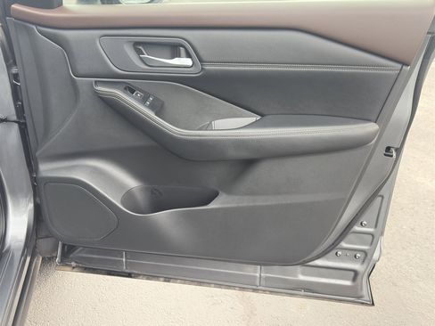 Used 2023 Nissan Rogue SL w/ SL Premium Package image 32