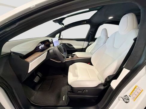 Used 2022 Tesla Model X image 15