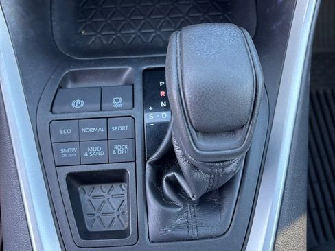 Used 2020 Toyota RAV4 LE w/ All Weather Liner Package AWD/4WD image 20
