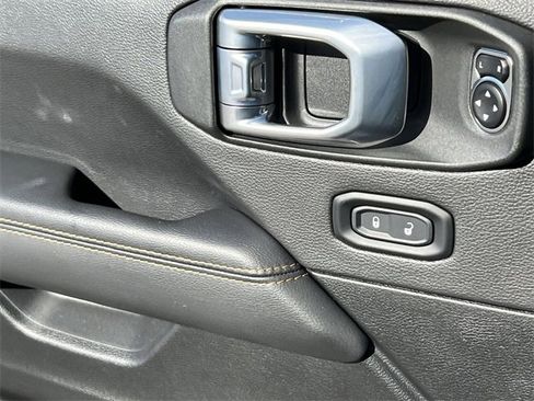 Used 2023 Jeep Gladiator Overland image 34