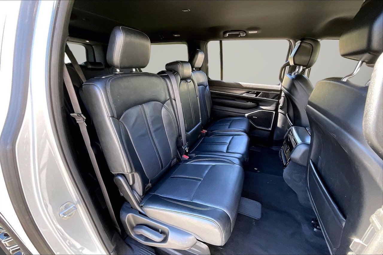 Certified 2024 Jeep Wagoneer L Series II AWD/4WD image 24