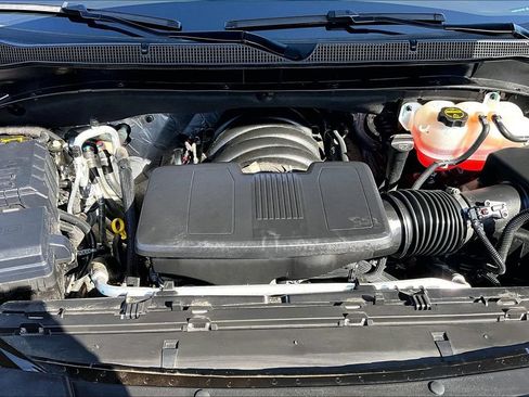Used 2025 Chevrolet Suburban High Country AWD/4WD image 9