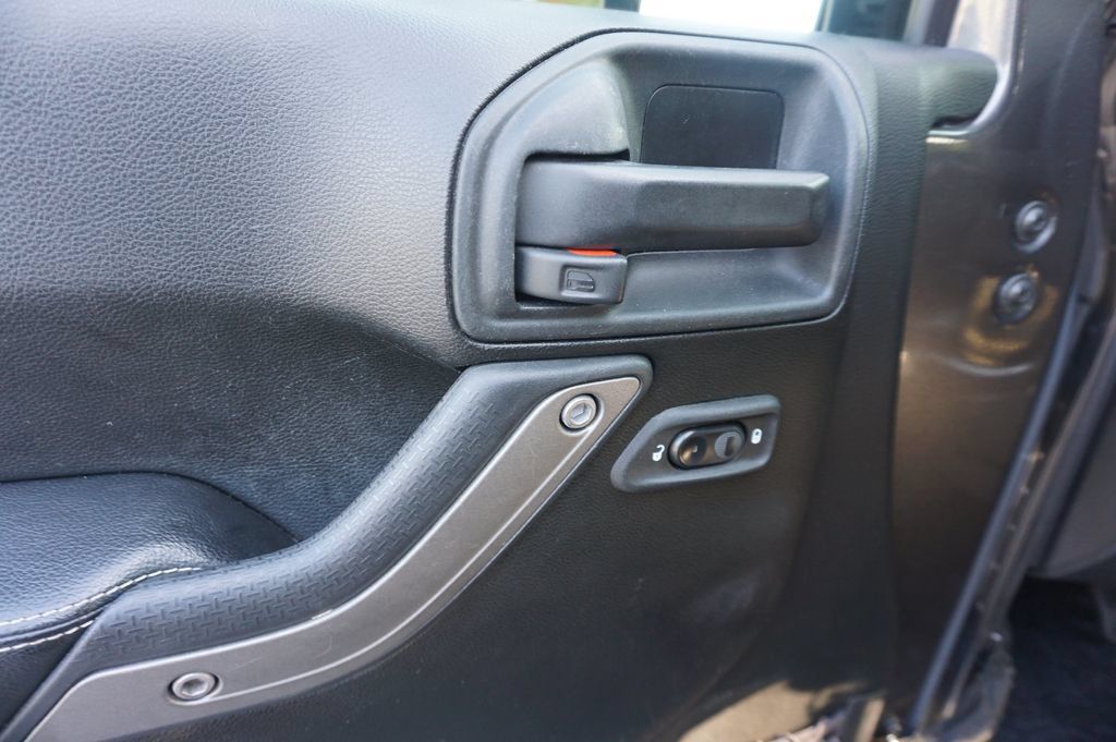 Used 2018 Jeep Wrangler Unlimited Sport AWD/4WD image 3