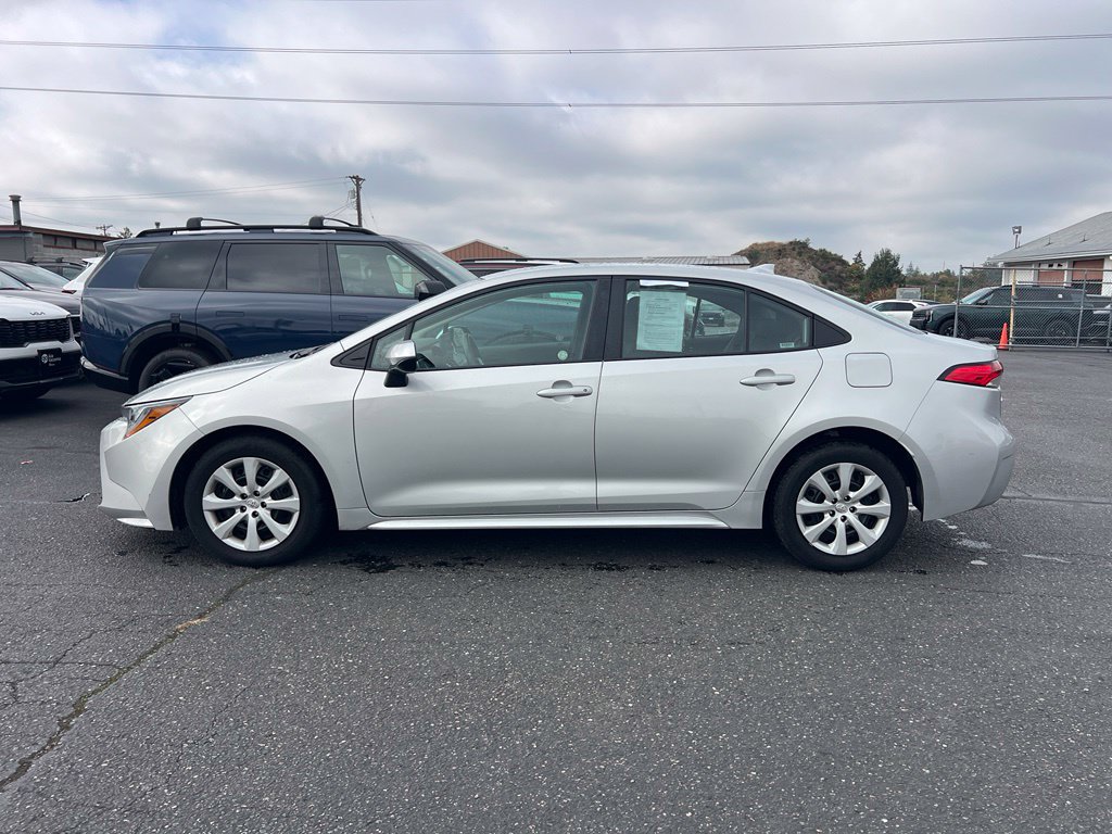 Used 2025 Toyota Corolla LE FWD image 4