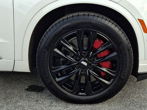 Used 2025 Cadillac XT6 Sport w/ Technology Package image 8