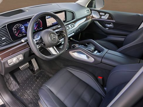 Used 2026 Mercedes-Benz GLS 450 4MATIC image 9