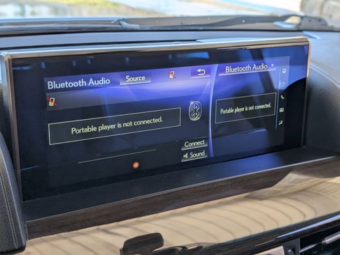 Used 2017 Lexus LX 570 4WD w/ Luxury Package image 35