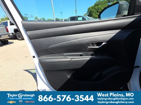 Used 2025 Hyundai Tucson SEL FWD image 12